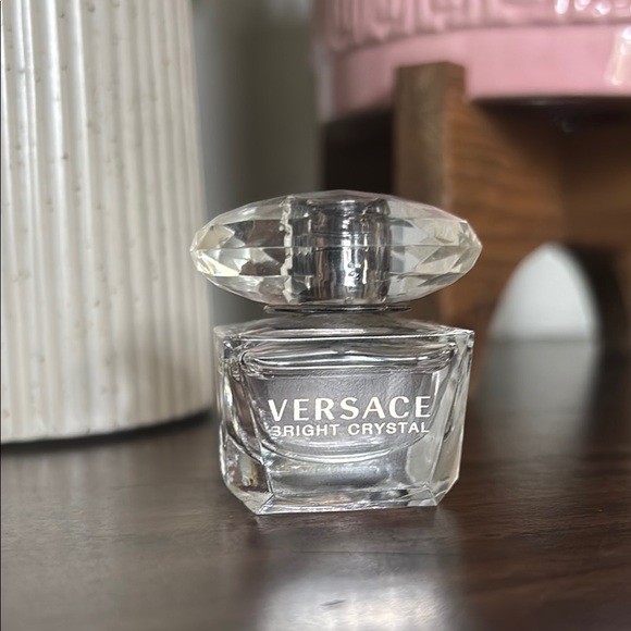 FINAL PRICE! NWOT Versace Bright Crystal Collectible Mini Travel Bottle - Picture 1 of 2